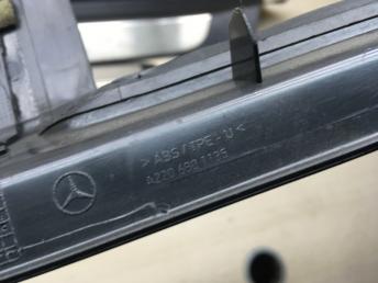 Накладки порога салонные Mercedes W220 Япония 2205403411