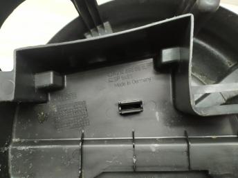 Домкрат с ящиком инструментов Mercedes W212 2128980914