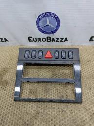 Блок кнопок центральной консоли Mercedes W210 2108200151