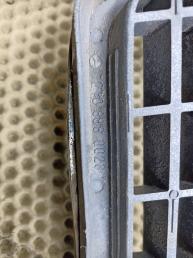 Решетка радиатора Mercedes W210 2108880023