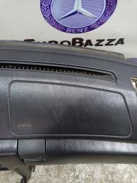 Передняя панель Mercedes W210 2106800487