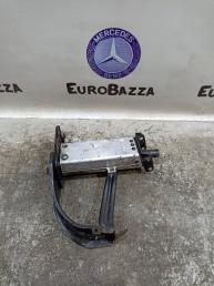 Кронштейн усилителя переднего бампера Mercedes W211 E 2116200895