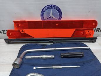 Знак аварийной и инструменты Mercedes W211 2118900197