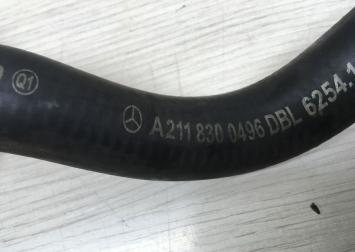 Патрубок отопителя печки Mercedes W211 2118300496
