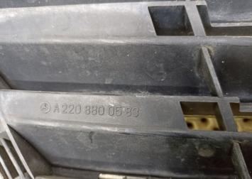 Решетка радиатора Mercedes W220 рест  2208800583  2208800583